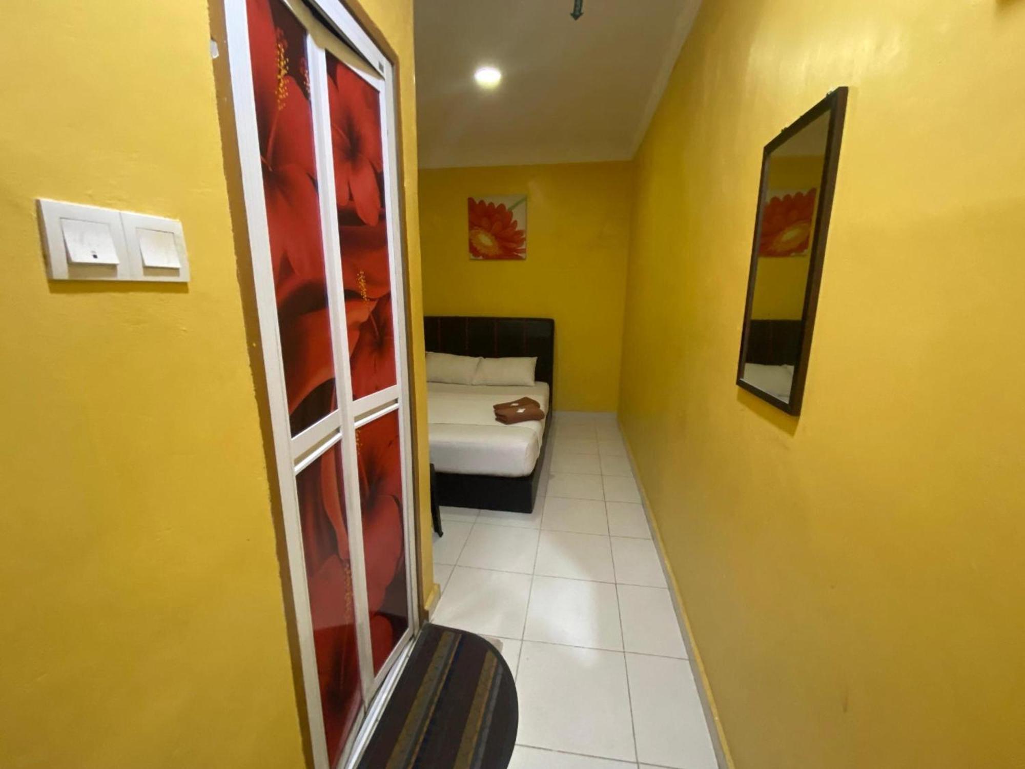 Oyo 91065 Hotel De Anjung Muadzam Shah Exterior foto