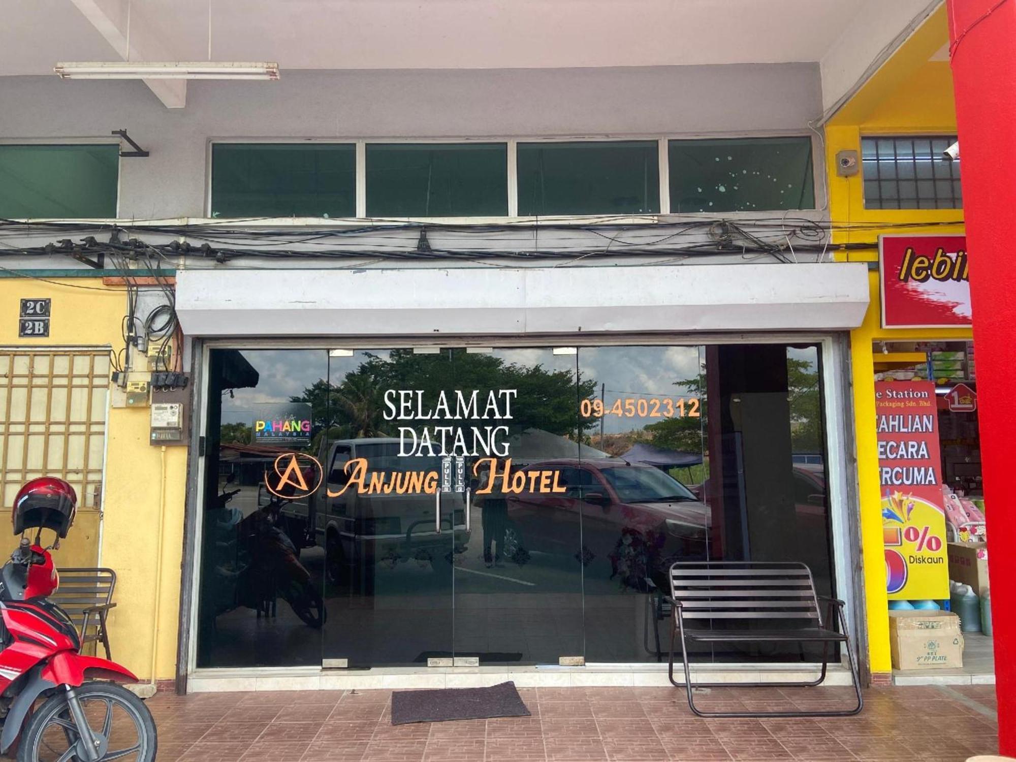 Oyo 91065 Hotel De Anjung Muadzam Shah Exterior foto