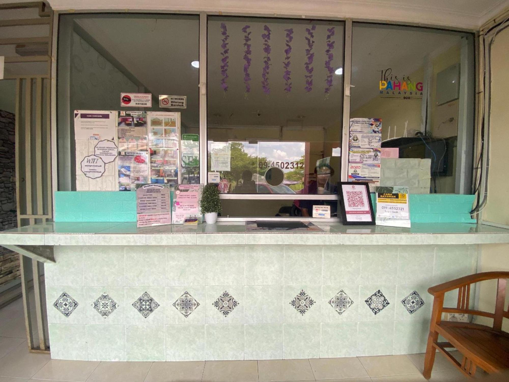 Oyo 91065 Hotel De Anjung Muadzam Shah Exterior foto